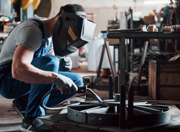 How Metal Plant Stands Instantly Upgrade Your Home Décor